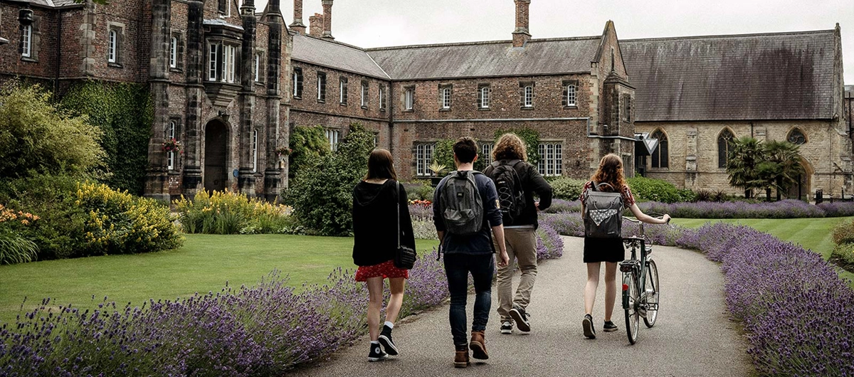 Alumnos de York St John University